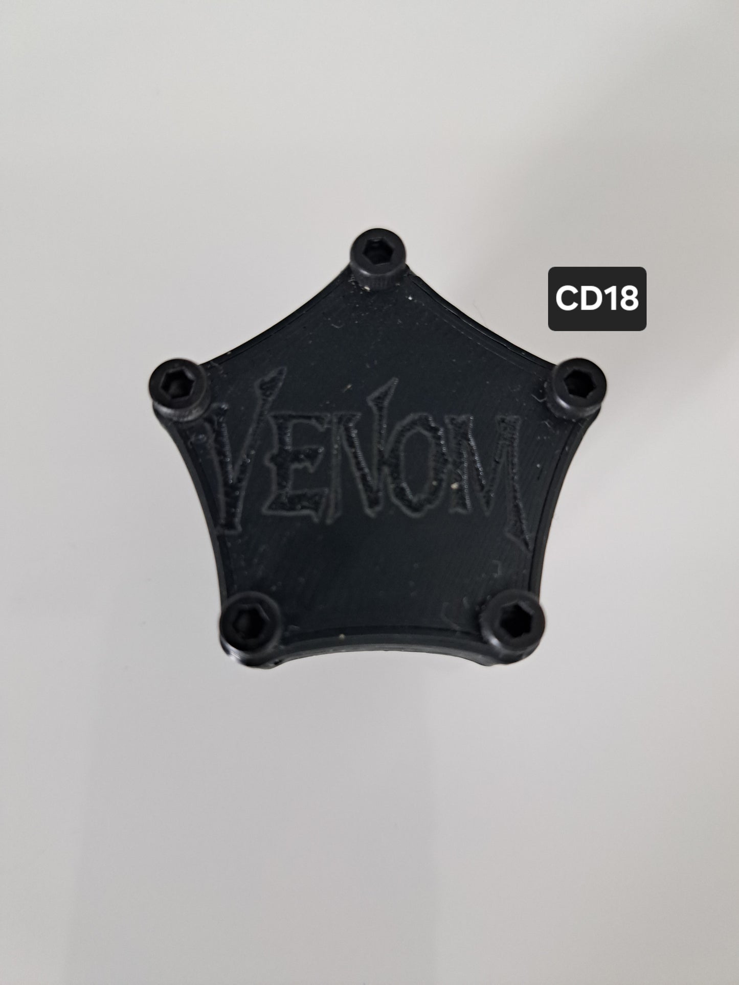 Customdeckel Pentagon Gravur Venom