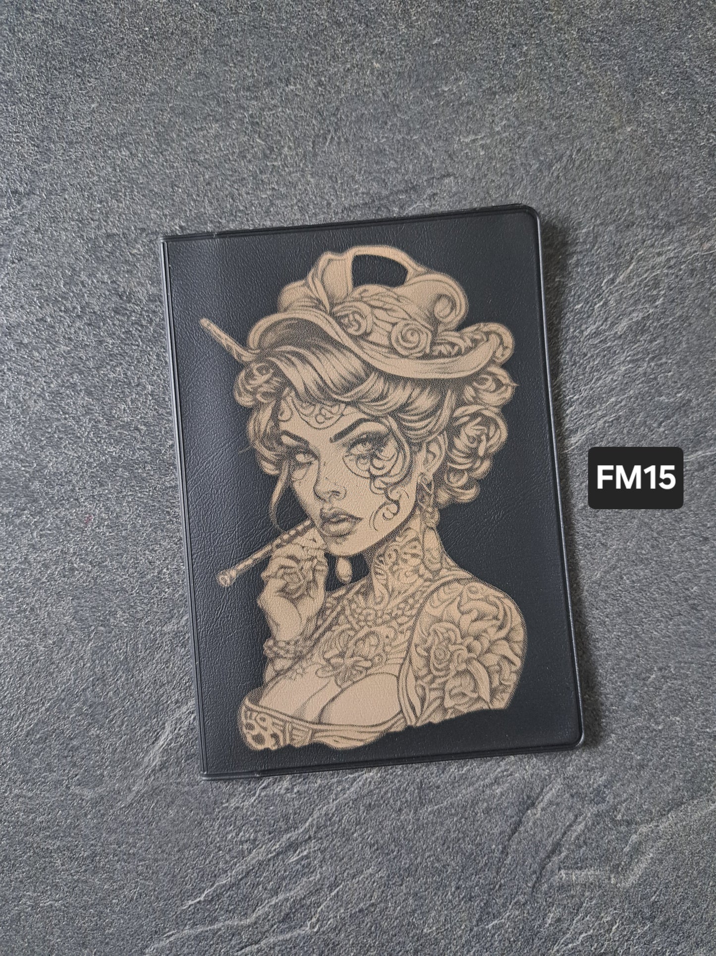 Fahrzeugscheinmappe Gravurdekor Rockabilly