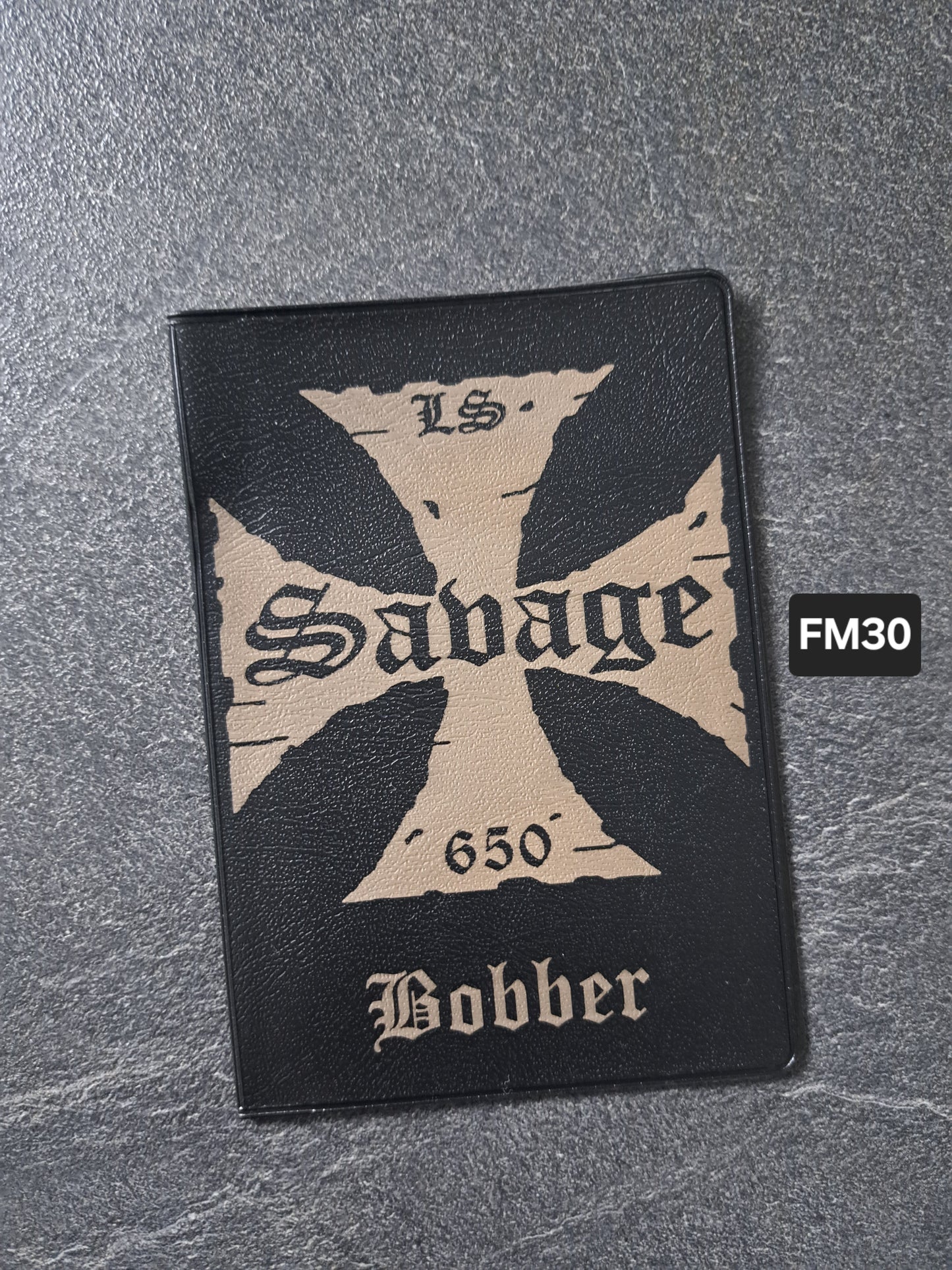 Fahrzeugscheinmappe Gravurdekor E. Kreuz Savage Bobber