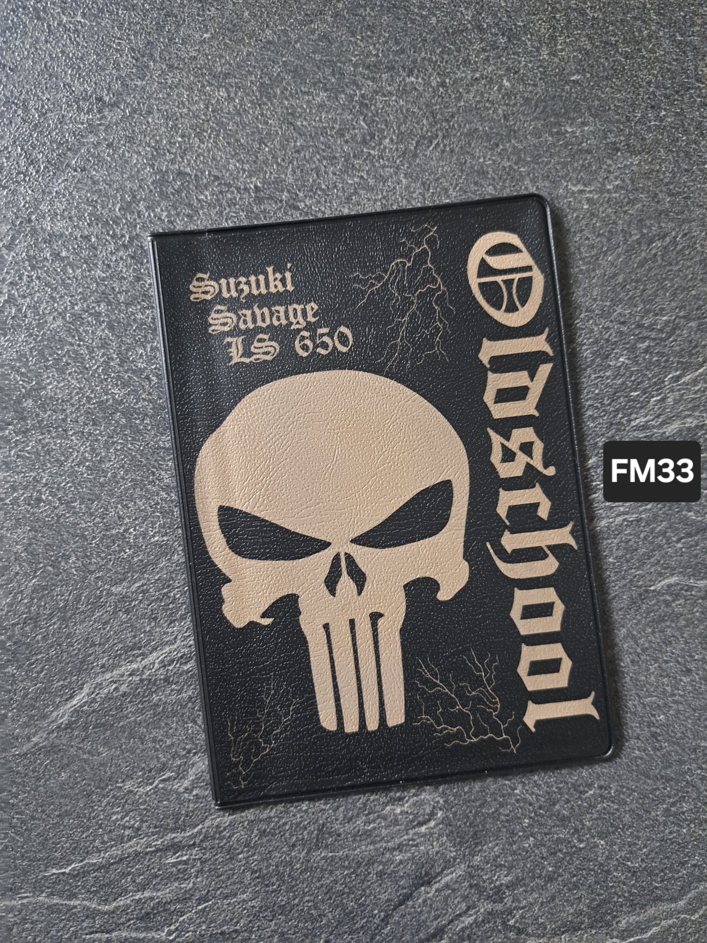 Fahrzeugscheinmappe Gravurdekor Savage Punisher Oldschool