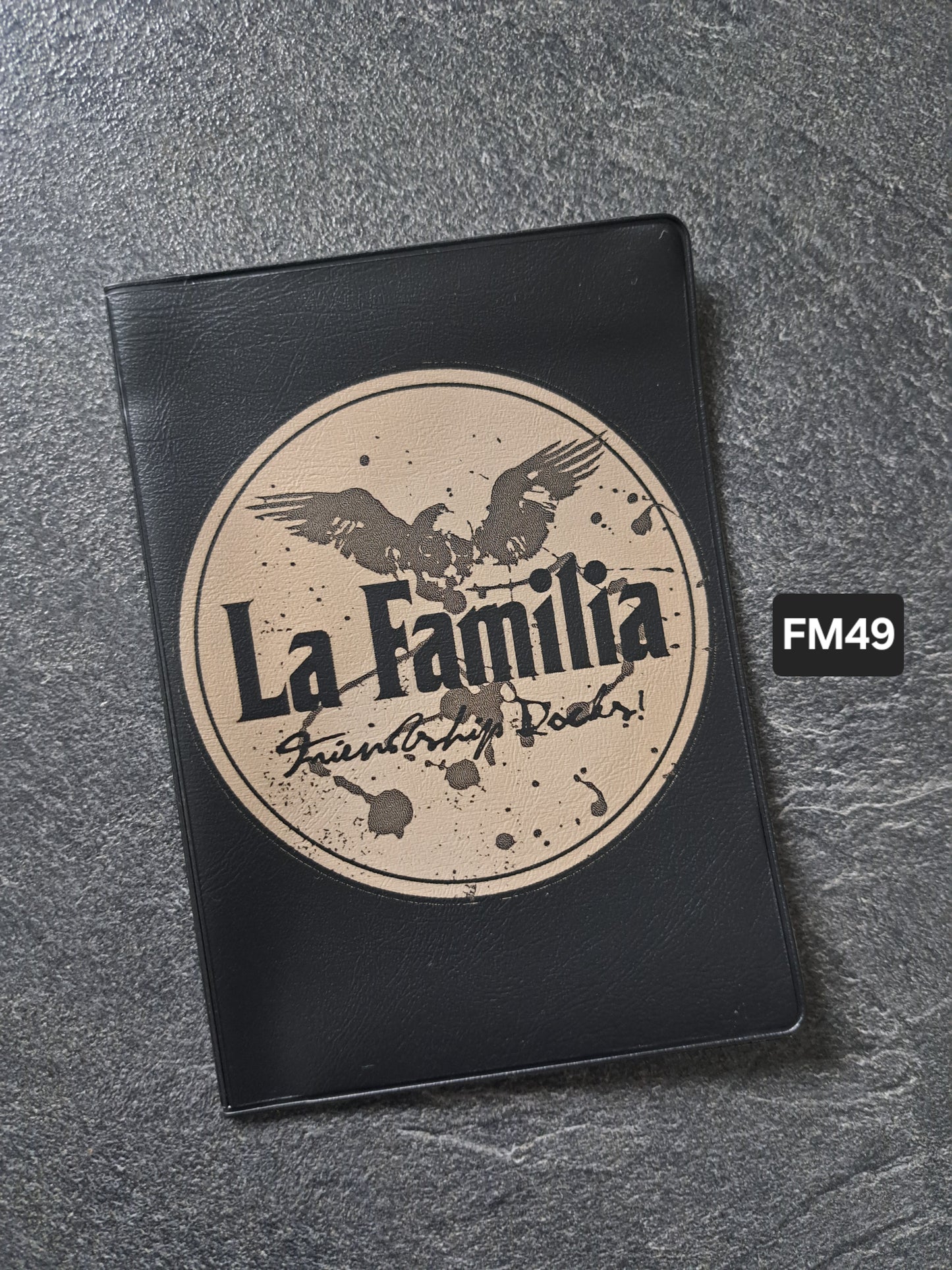 Fahrzeugscheinmappe Gravurdekor La Familia