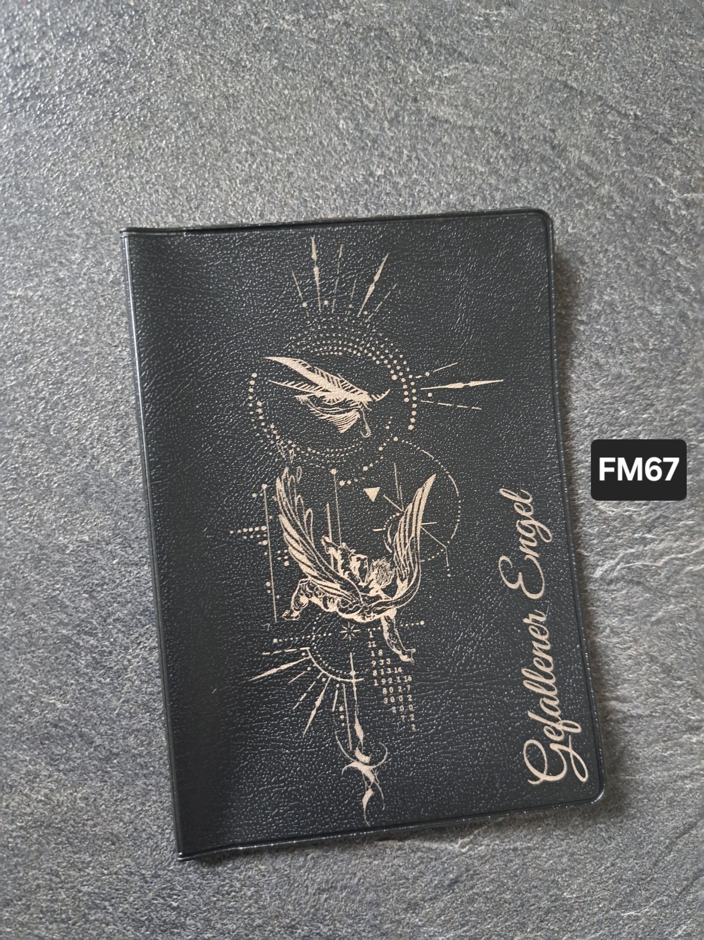 Fahrzeugscheinmappe Gravurdekor Gefallener Engel