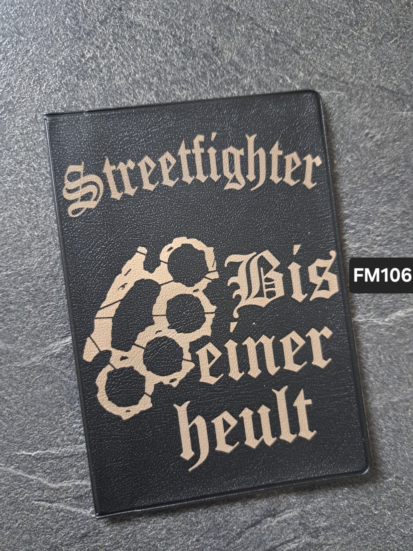 Fahrzeugscheinmappe Gravurdekor SF Schlagring Bis einer heult