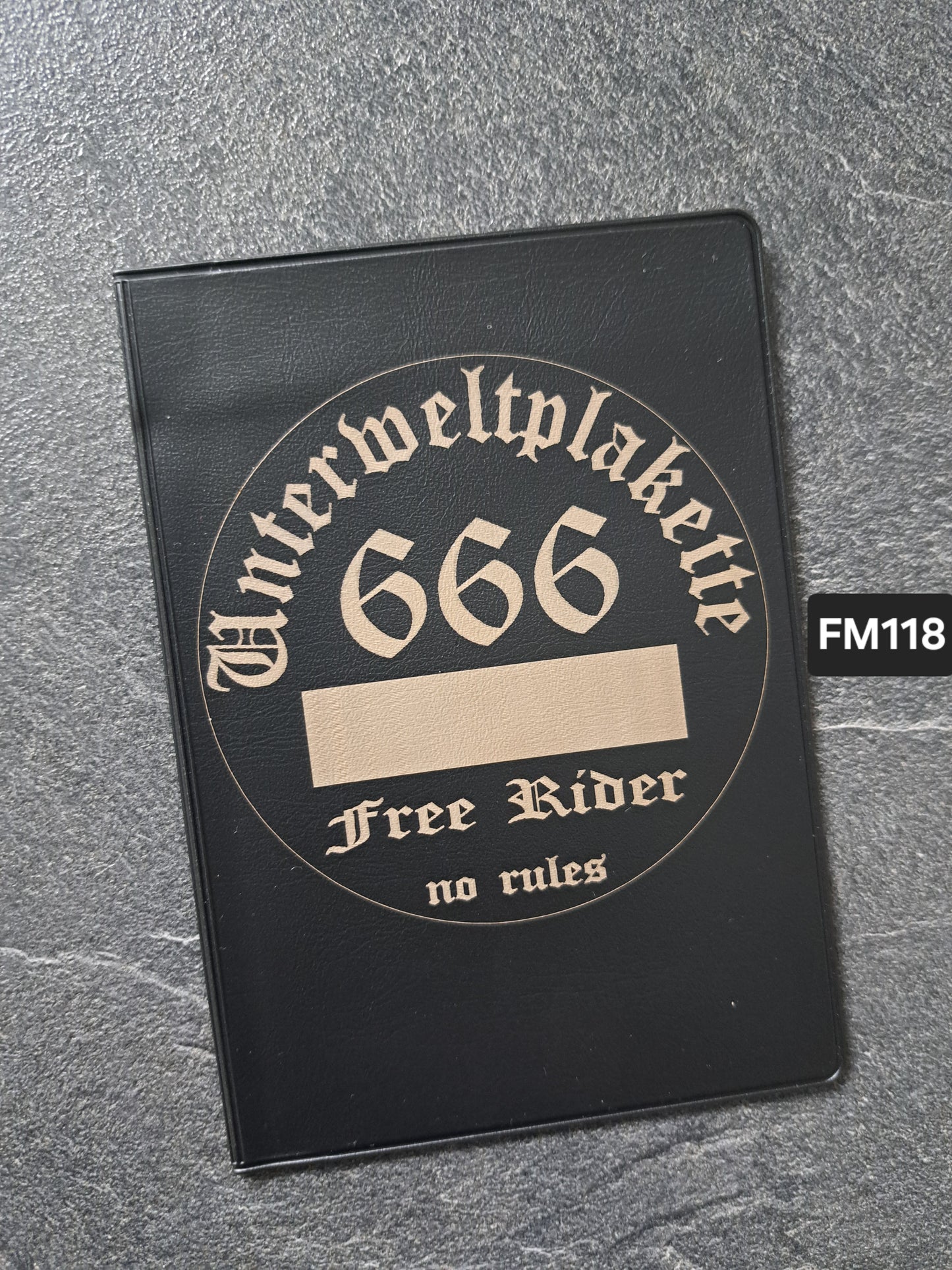 Fahrzeugscheinmappe Gravurdekor Unterweltplakette Free Rider