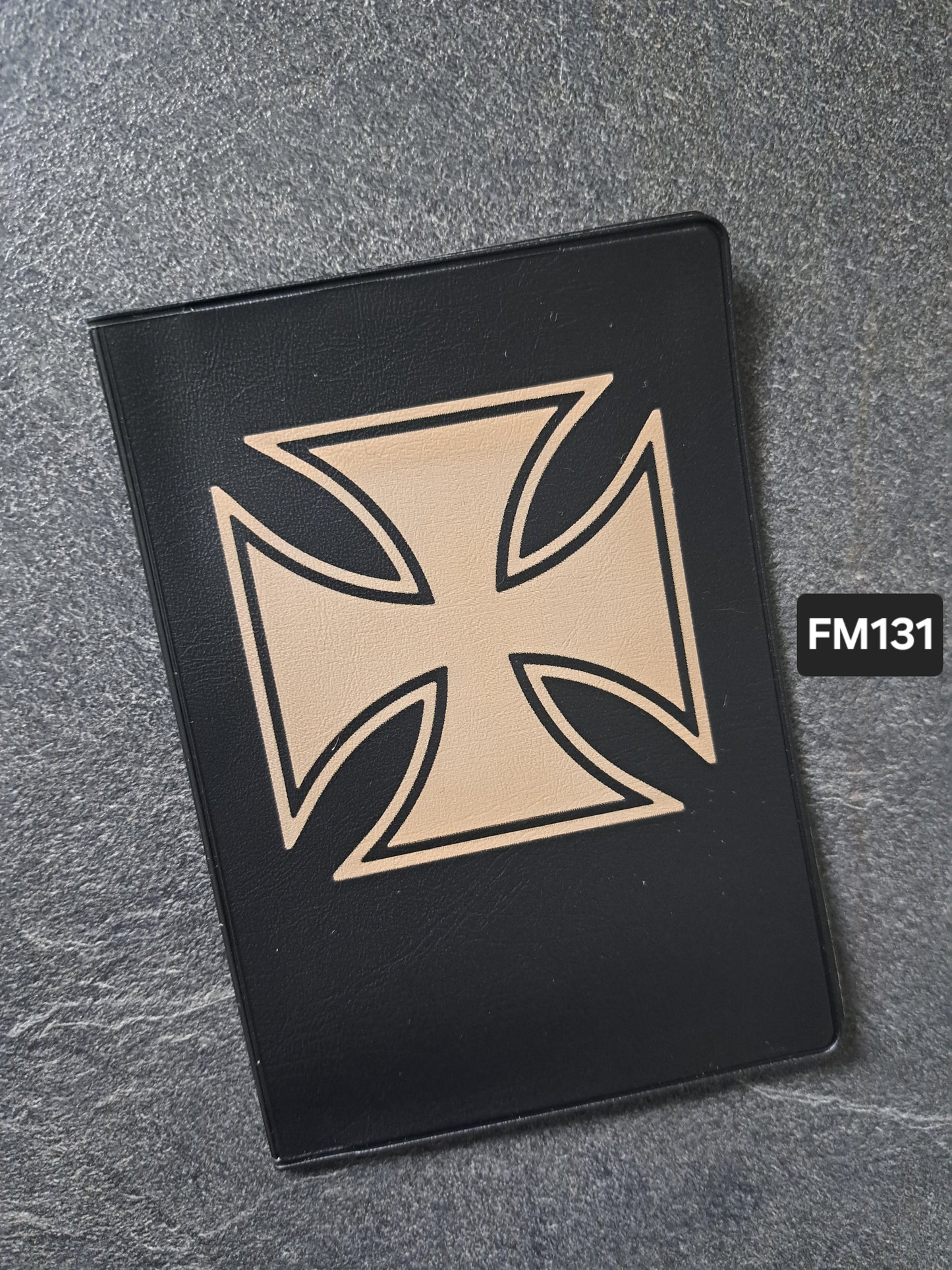 Fahrzeugscheinmappe Gravurdekor Eisernes Kreuz