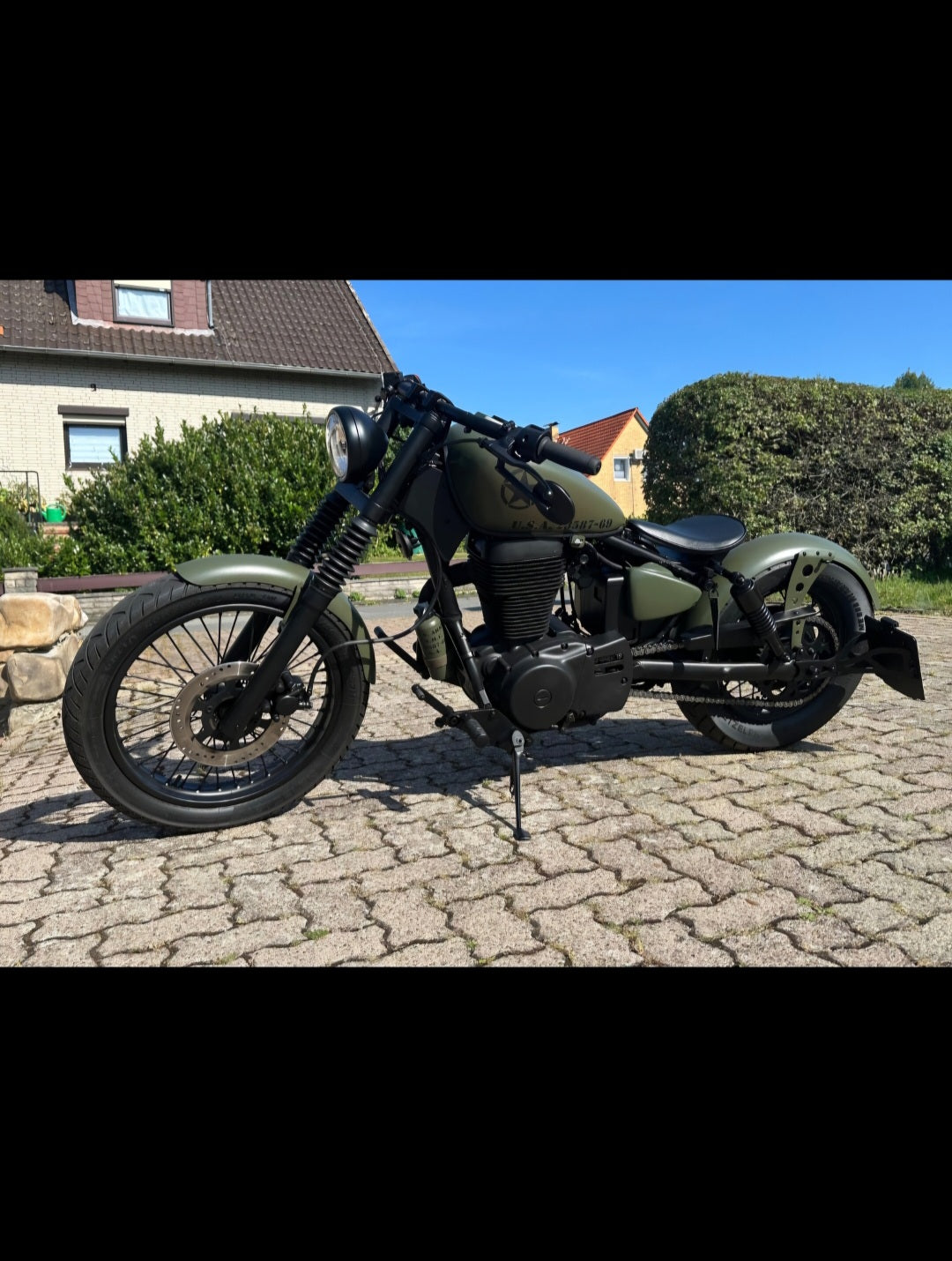 Suzuki Savage LS650 (Tank-)Flasche & Rahmenhalter Eis. Kreuz Hardcore