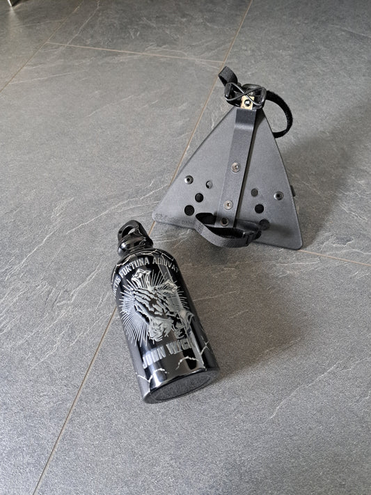 Suzuki Savage LS650 (Tank-)Flasche & Rahmenhalter John Wick