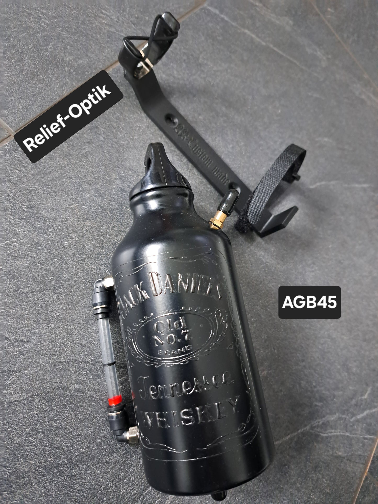 Ausgleichsbehälter Jack D. Reliefoptik