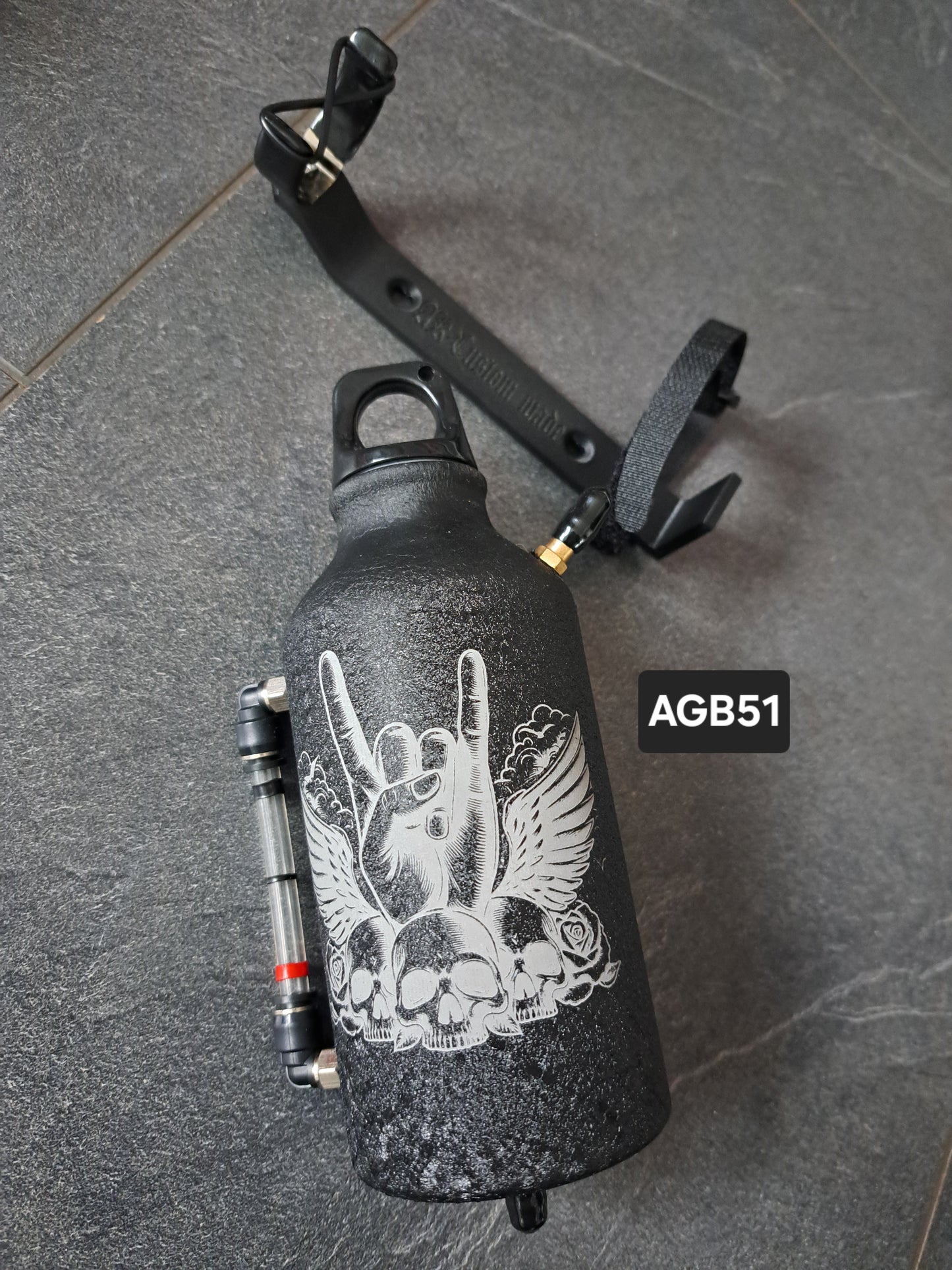 Ausgleichsbehälter Hand Flügel Totenkopf