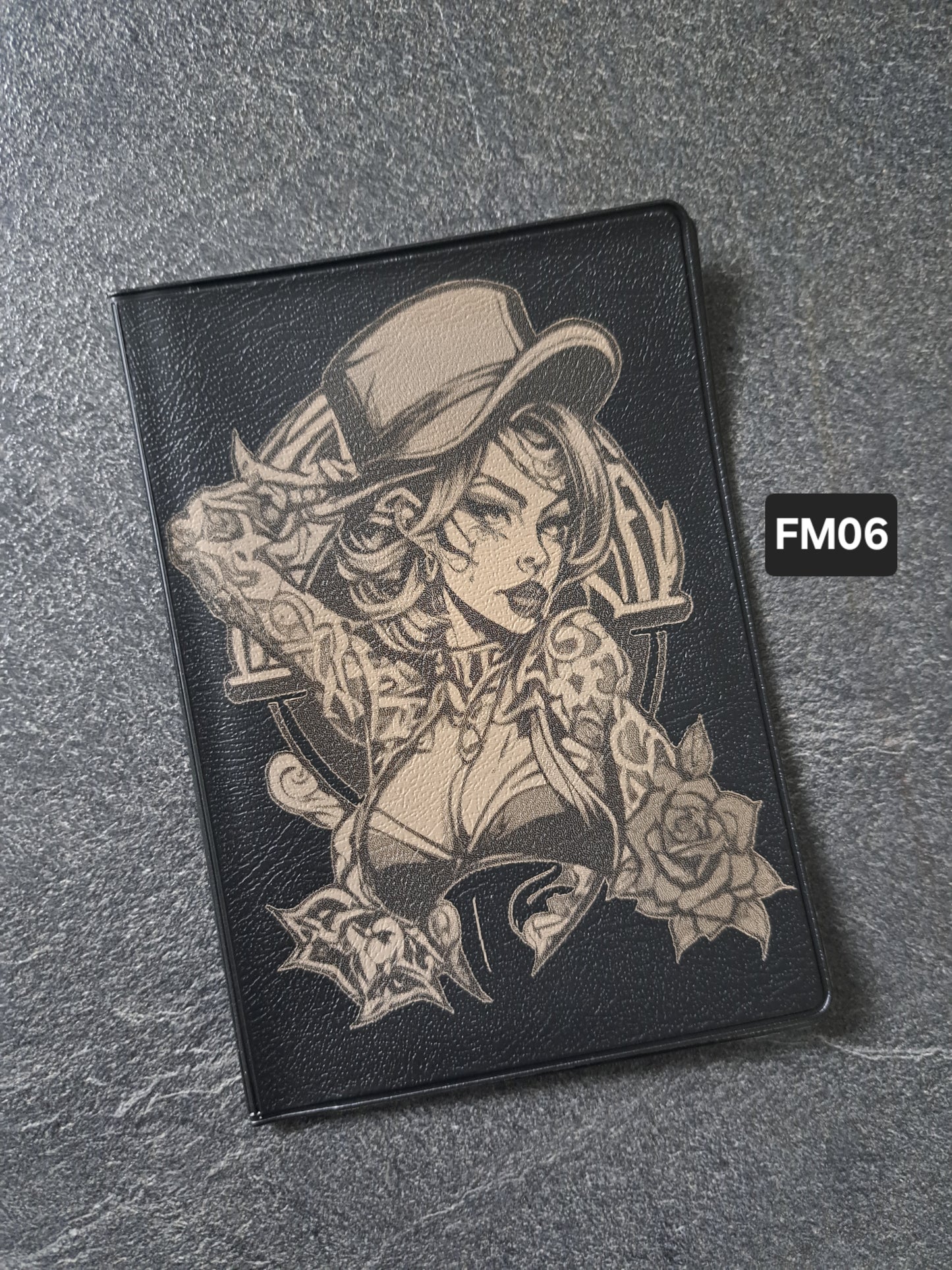 Fahrzeugscheinmappe Gravurdekor Rockabilly