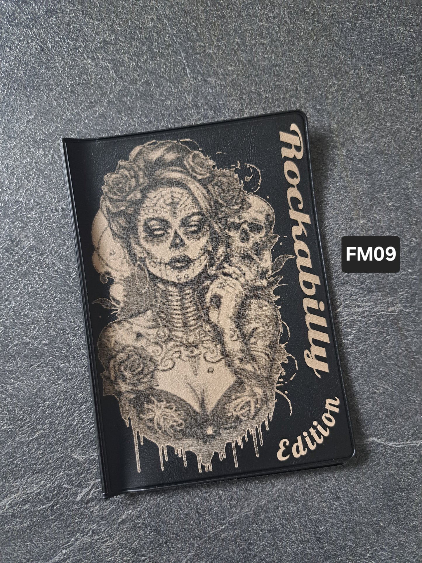 Fahrzeugscheinmappe Gravurdekor Rockabilly