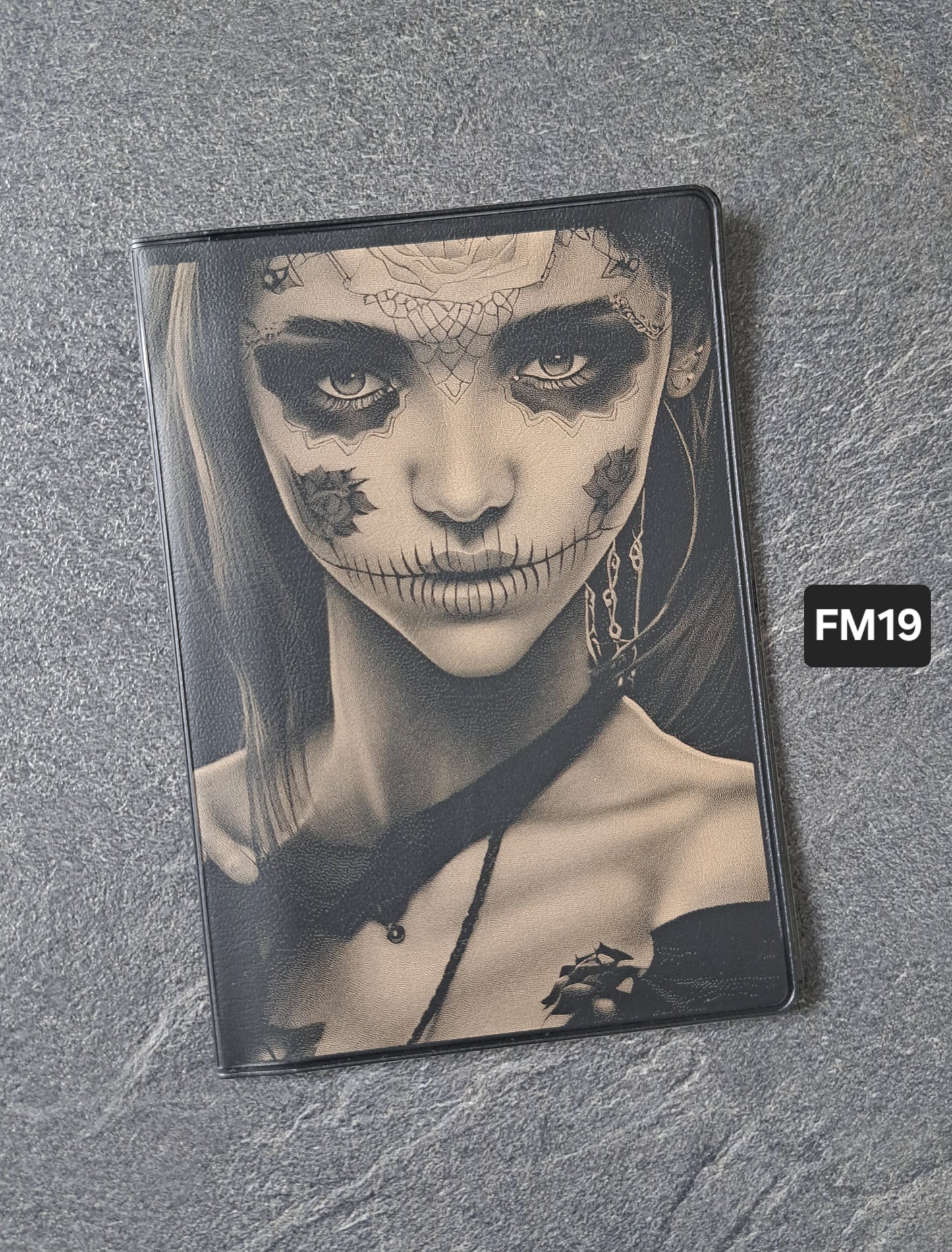 Fahrzeugscheinmappe Gravurdekor Rockabilly