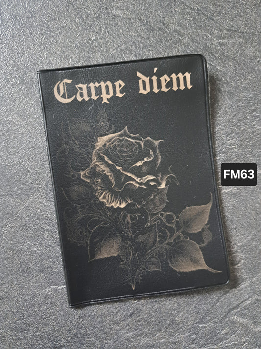 Fahrzeugscheinmappe Gravurdekor Carpe diem Rose