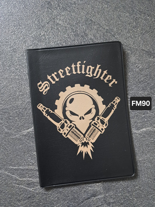 Fahrzeugscheinmappe Gravurdekor Streetfighter Totenkopf