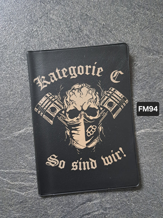 Fahrzeugscheinmappe Gravurdekor Kategorie C  Totenkopf