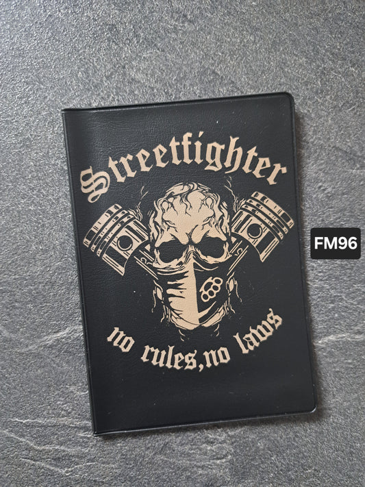 Fahrzeugscheinmappe Gravurdekor Streetfighter Totenkopf