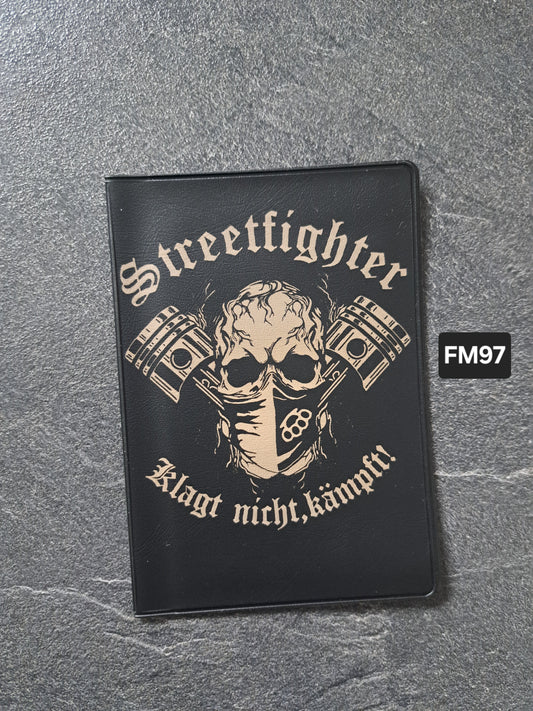 Fahrzeugscheinmappe Gravurdekor Streetfighter Totenkopf