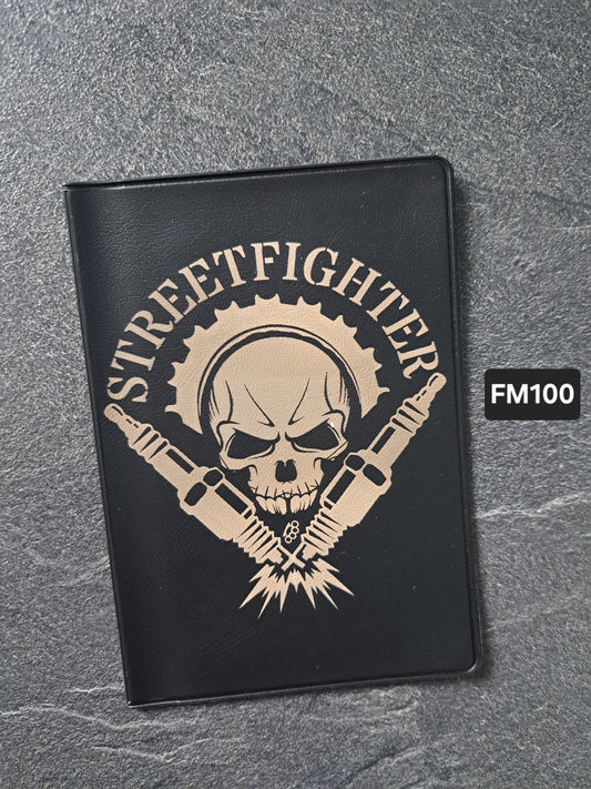 Fahrzeugscheinmappe Gravurdekor SF Totenkopf Zündkerzen