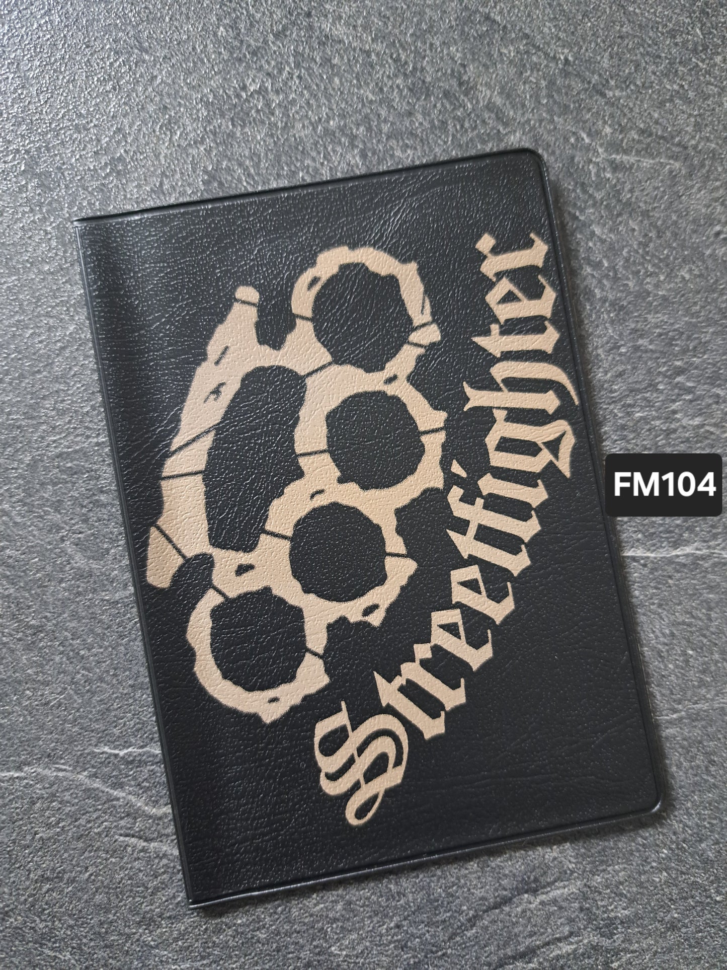 Fahrzeugscheinmappe Gravurdekor Schlagring Streetfighter