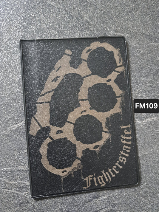 Fahrzeugscheinmappe Gravurdekor Schlagring Fighterstaffel