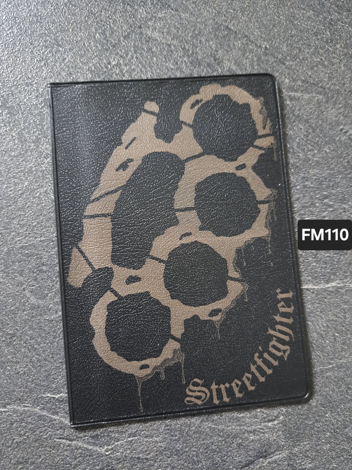 Fahrzeugscheinmappe Gravurdekor Schlagring Streetfighter