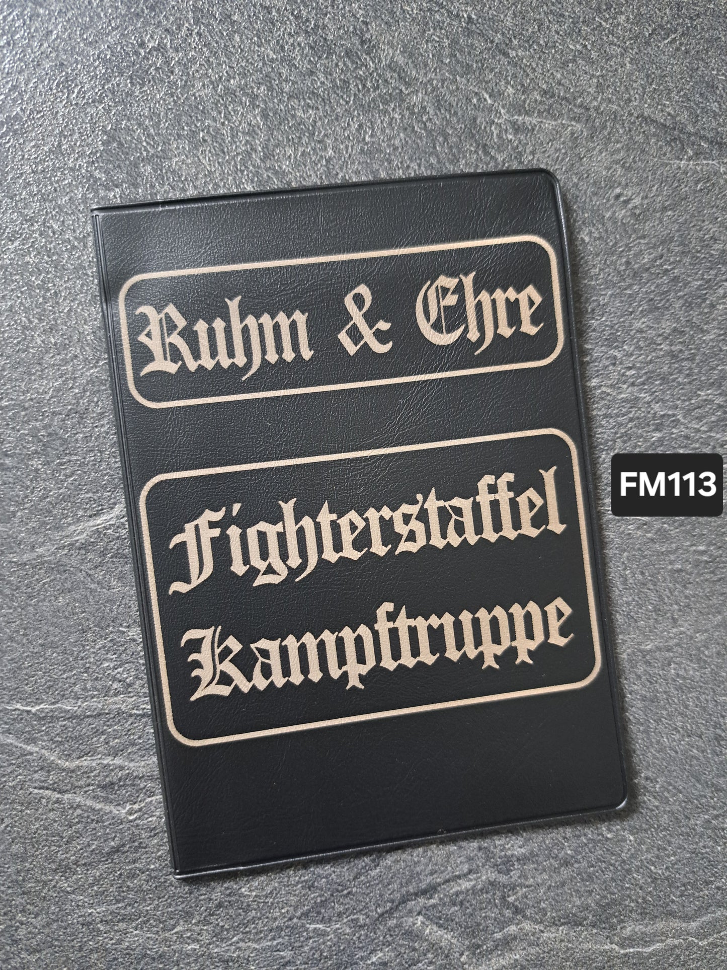 Fahrzeugscheinmappe Gravurdekor Ruhm & Ehre Fighterstaffel Kampftruppe