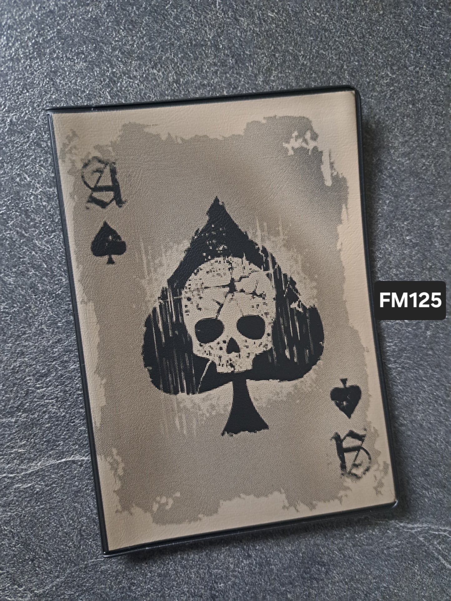 Fahrzeugscheinmappe Gravurdekor The Ace of Spades