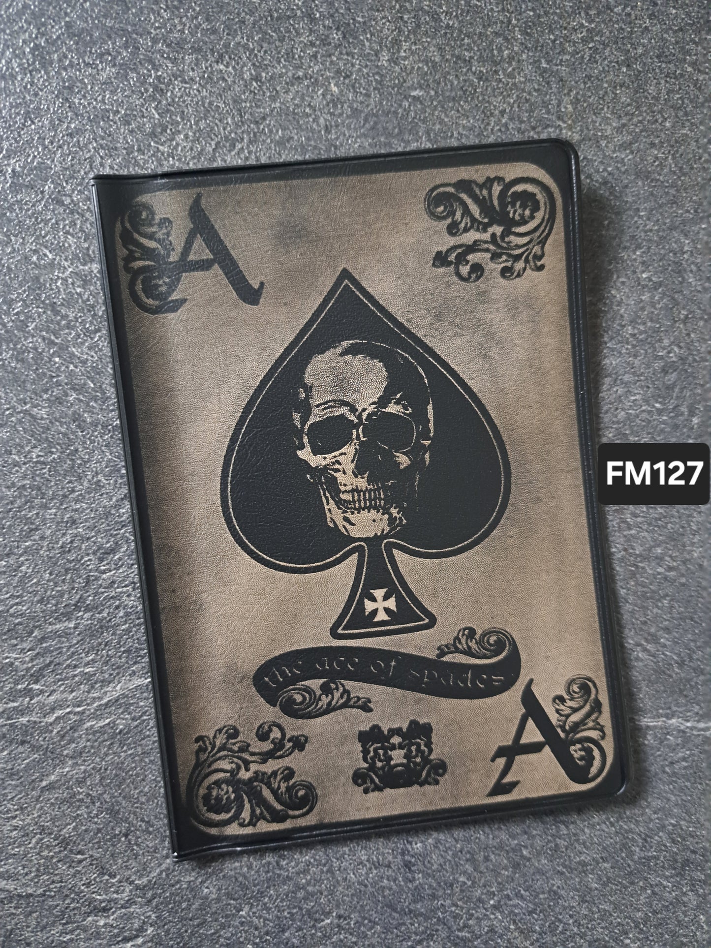 Fahrzeugscheinmappe Gravurdekor The Ace of Spades