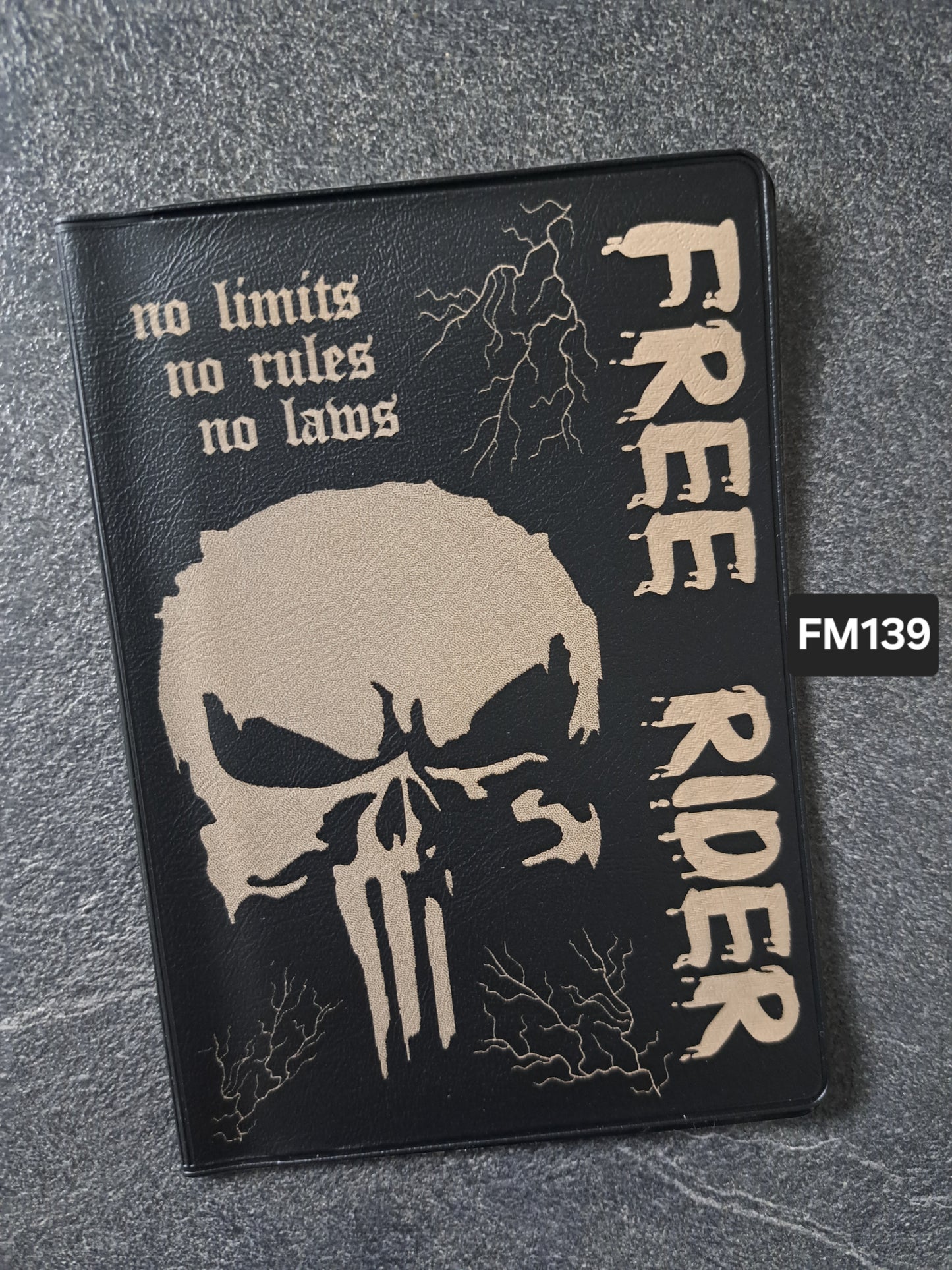 Fahrzeugscheinmappe Gravurdekor Punisher Free Rider Blitze...