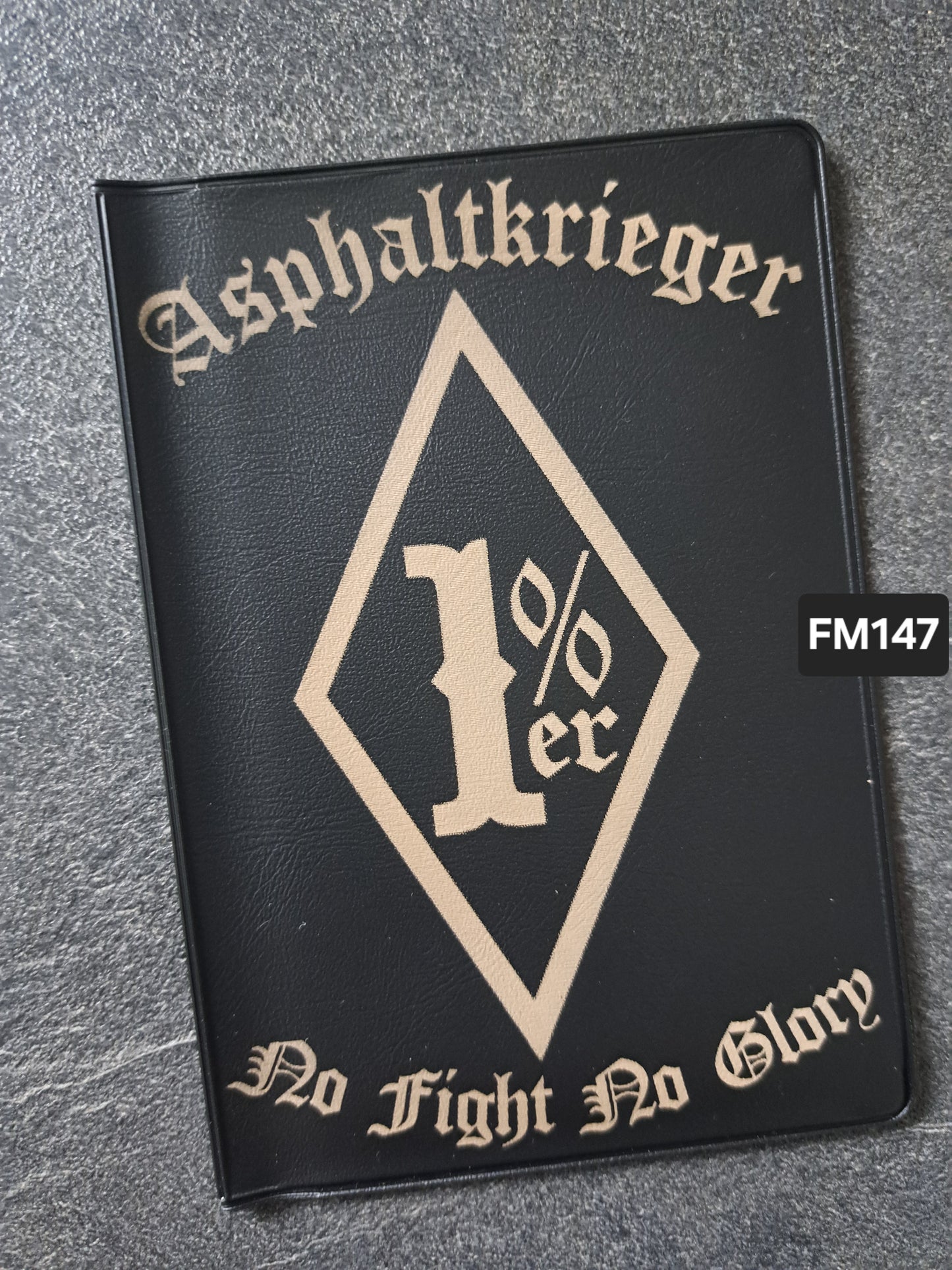 Fahrzeugscheinmappe Gravurdekor Asphaltkrieger 1%