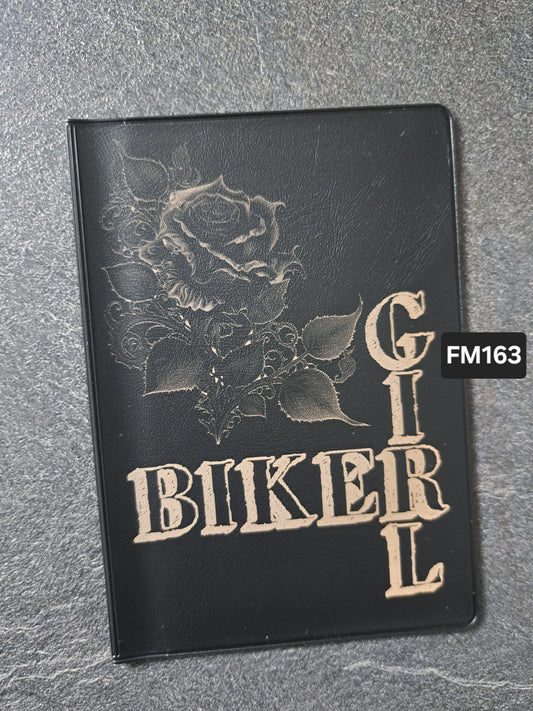 Fahrzeugscheinmappe Gravurdekor Bikergirl Rose
