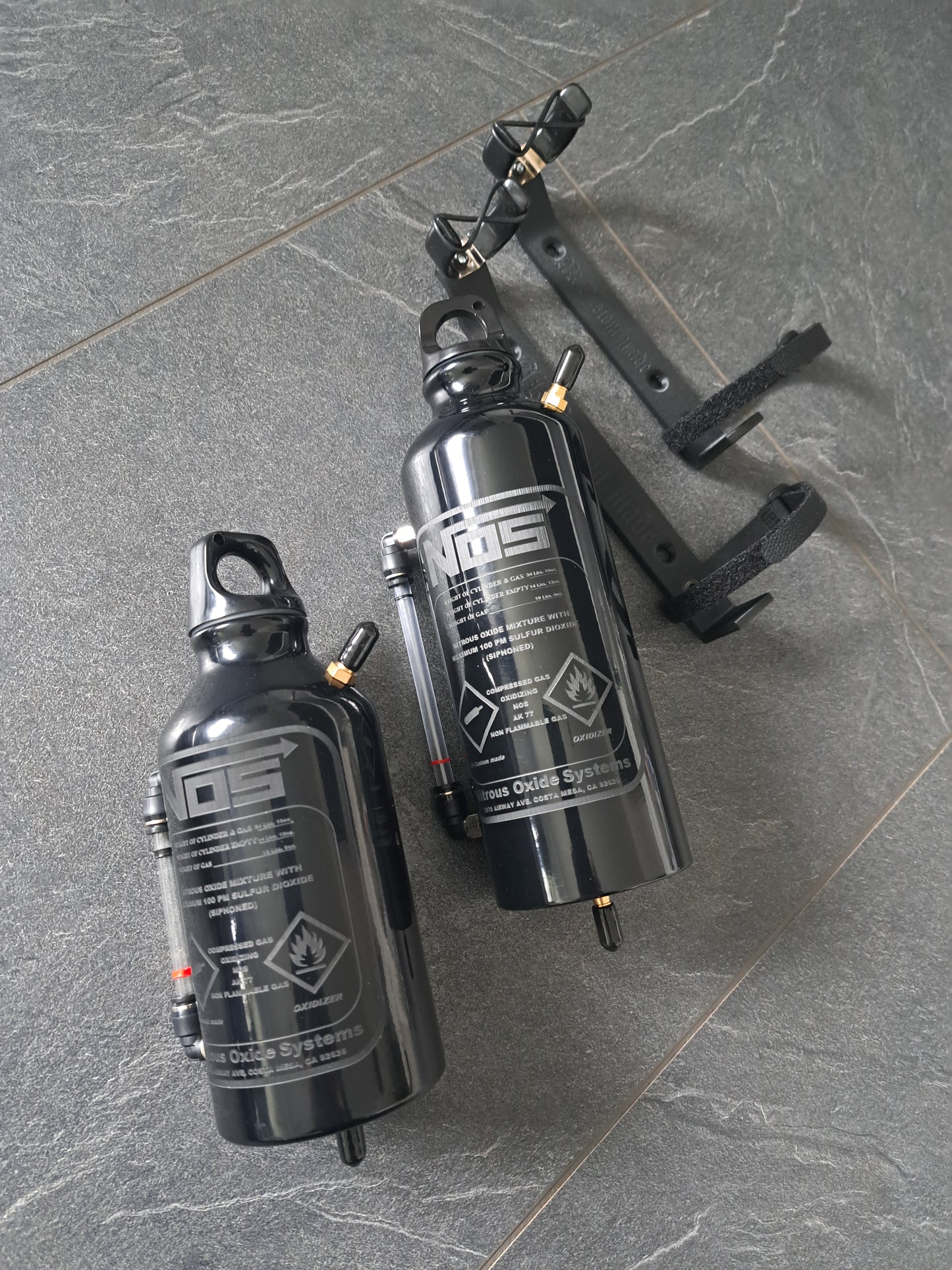 Ausgleichsbehälter "NOS-BLACK" Gravurdekor