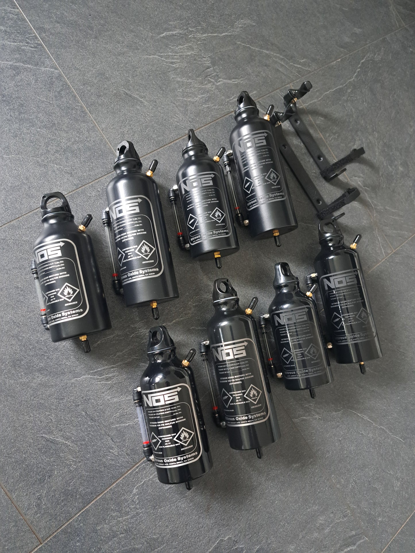 Ausgleichsbehälter "NOS-BLACK" Gravurdekor dezent