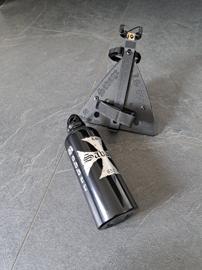 Suzuki Savage LS650 (Tank-)Flasche & Vollgravur-Rahmenhalter Bobber Eis. Kreuz