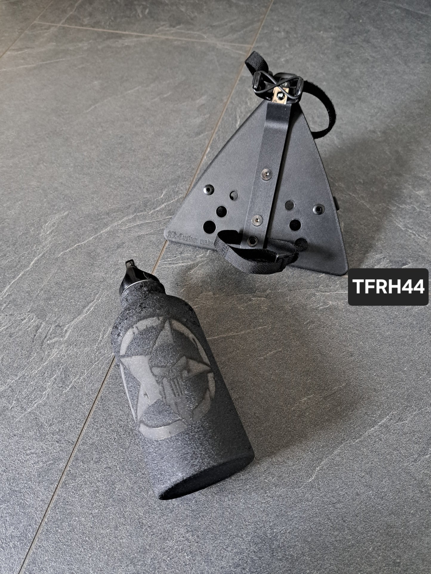 Suzuki Savage LS650 (Tank-)Flasche & Rahmenhalter Army-Stern Punisher