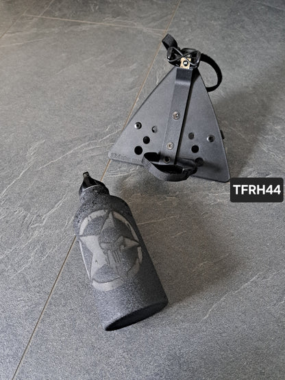 Suzuki Savage LS650 (Tank-)Flasche & Rahmenhalter Army-Stern Punisher