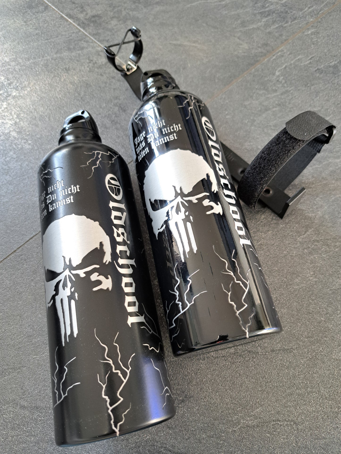 (Tank-) Flasche & Universalhalter 750ml Punisher Oldschool