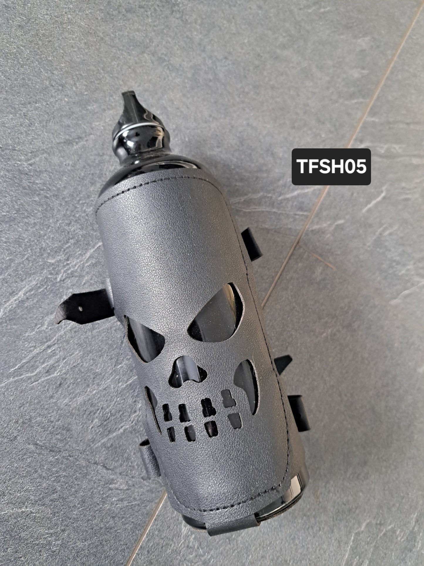 SKULL-Halter & (Tank-) Flasche
