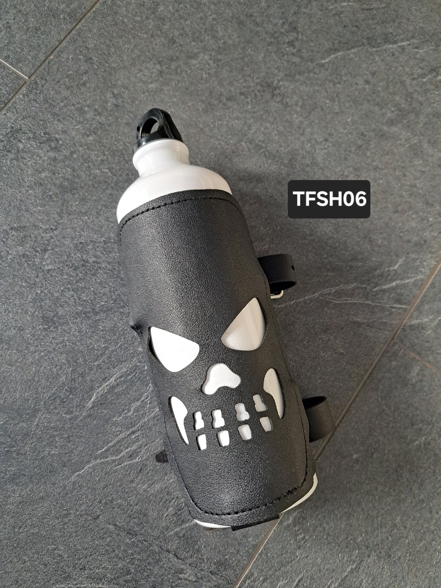 SKULL-Halter & (Tank-) Flasche