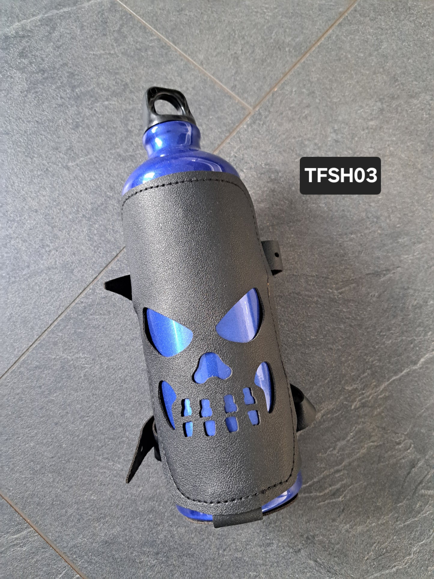 SKULL-Halter & (Tank-) Flasche