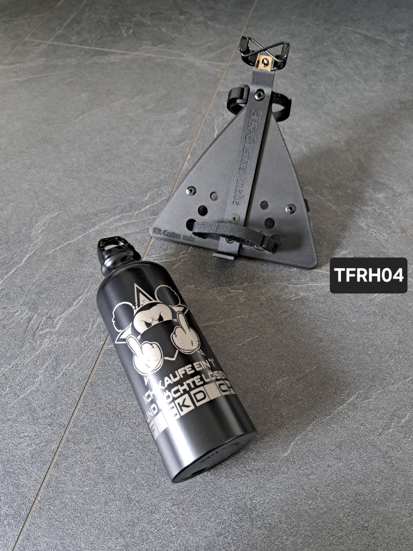 Suzuki Savage LS650 (Tank-)Flasche & Rahmenhalter MM F*ck Dich