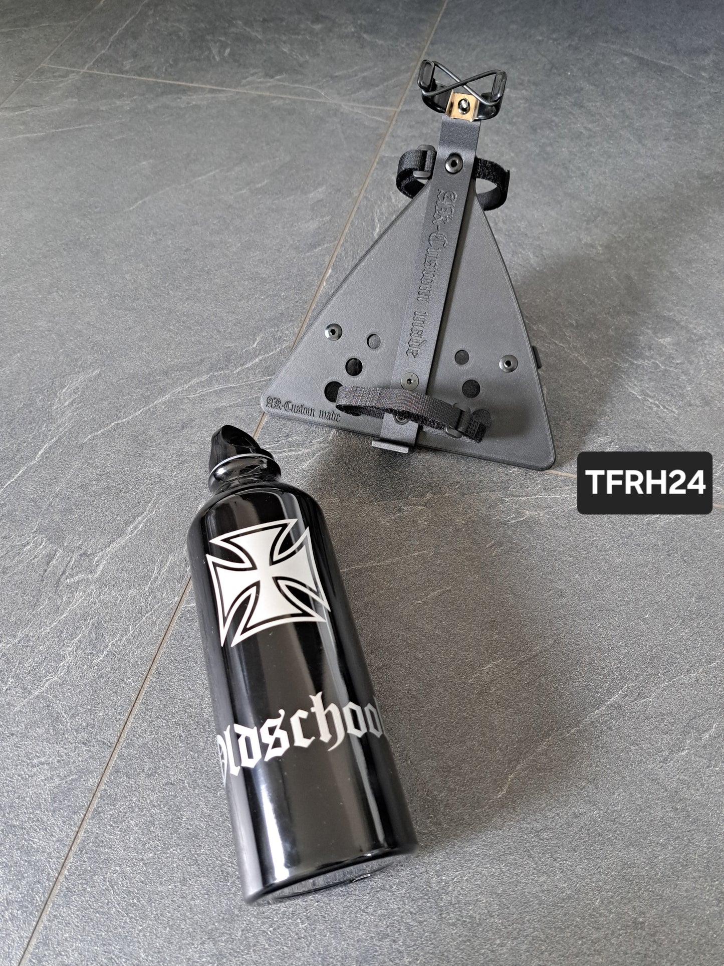 Suzuki Savage LS650 (Tank-)Flasche & Rahmenhalter Eis. Kreuz Oldschool