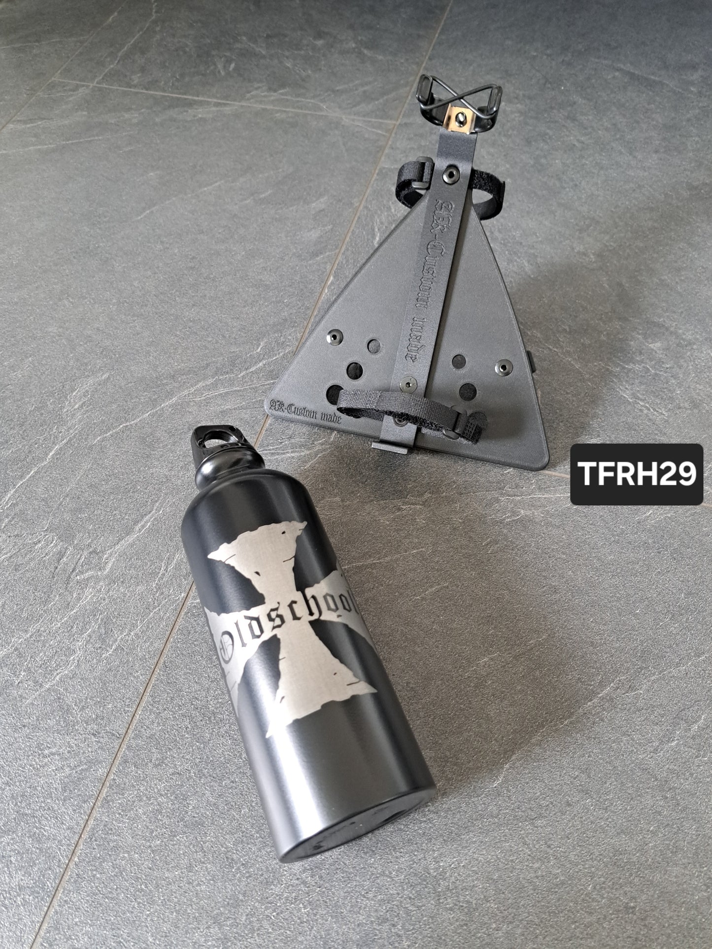 Suzuki Savage LS650 (Tank-)Flasche & Rahmenhalter Eis. Kreuz Oldschool