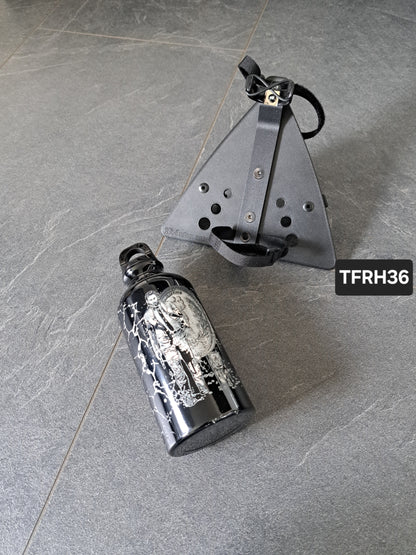 Suzuki Savage LS650 (Tank-)Flasche & Rahmenhalter John Wick