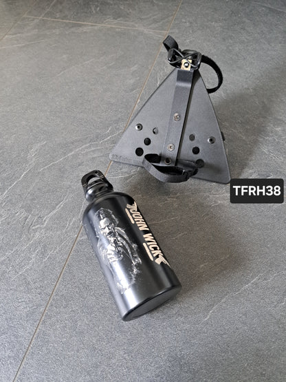Suzuki Savage LS650 (Tank-)Flasche & Rahmenhalter John Wick