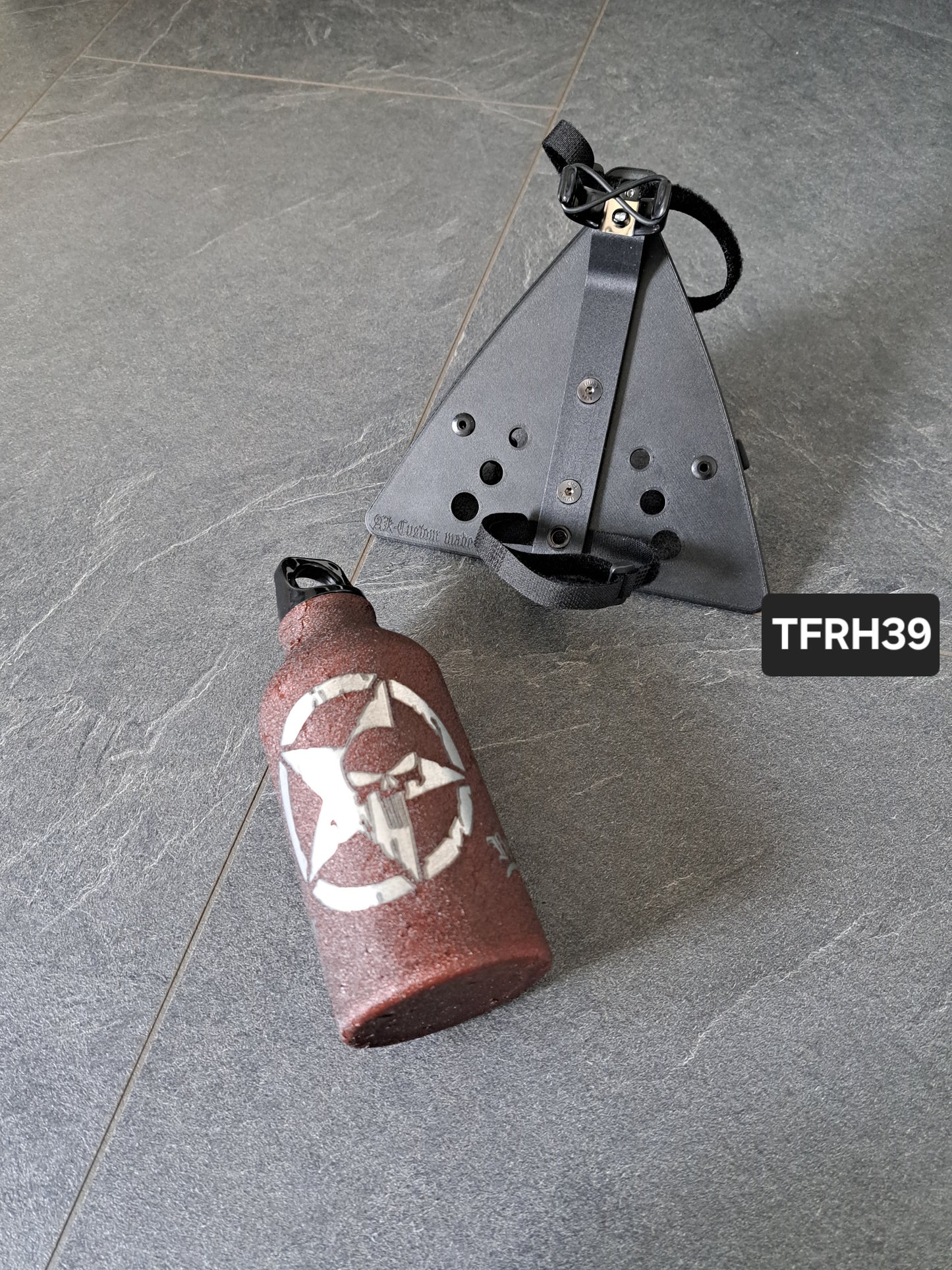 Suzuki Savage LS650 (Tank-)Flasche & Rahmenhalter Army-Stern Punisher