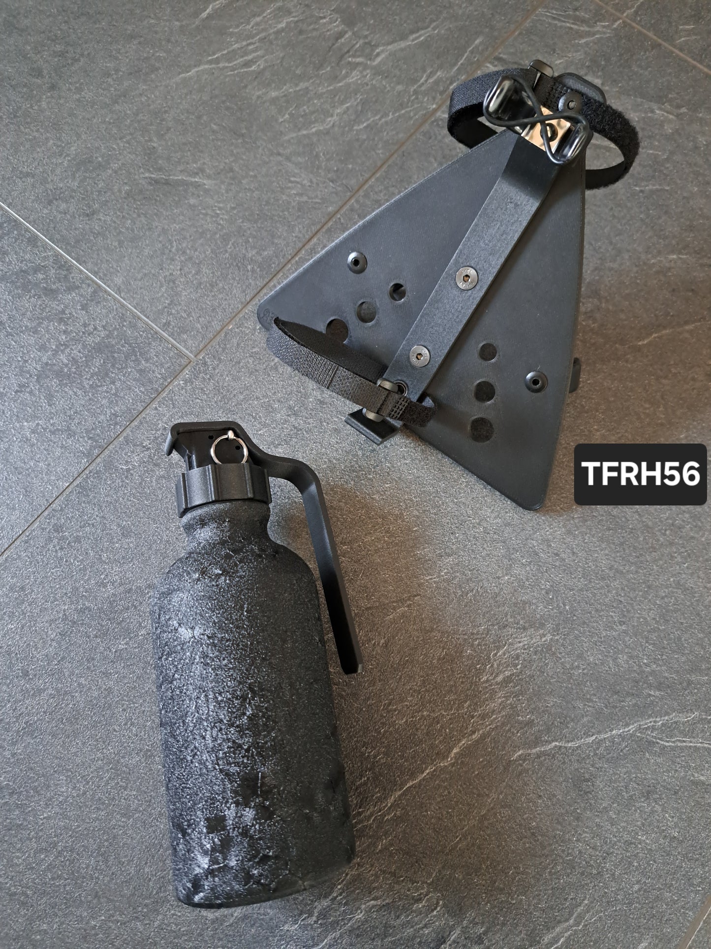 Suzuki Savage LS650 (Tank-)Flasche & Rahmenhalter Handgranate