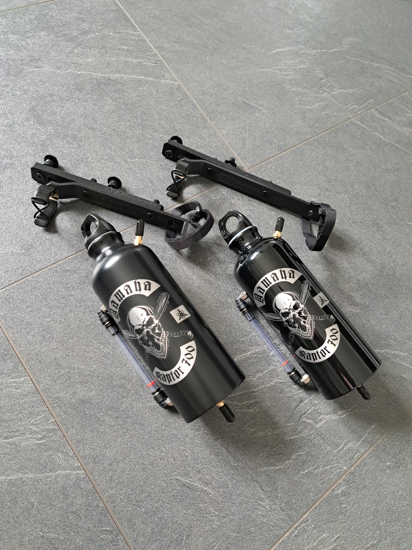 Ausgleichsbehälter Y. Raptor700 Totenkopf inkl. verst. Halter
