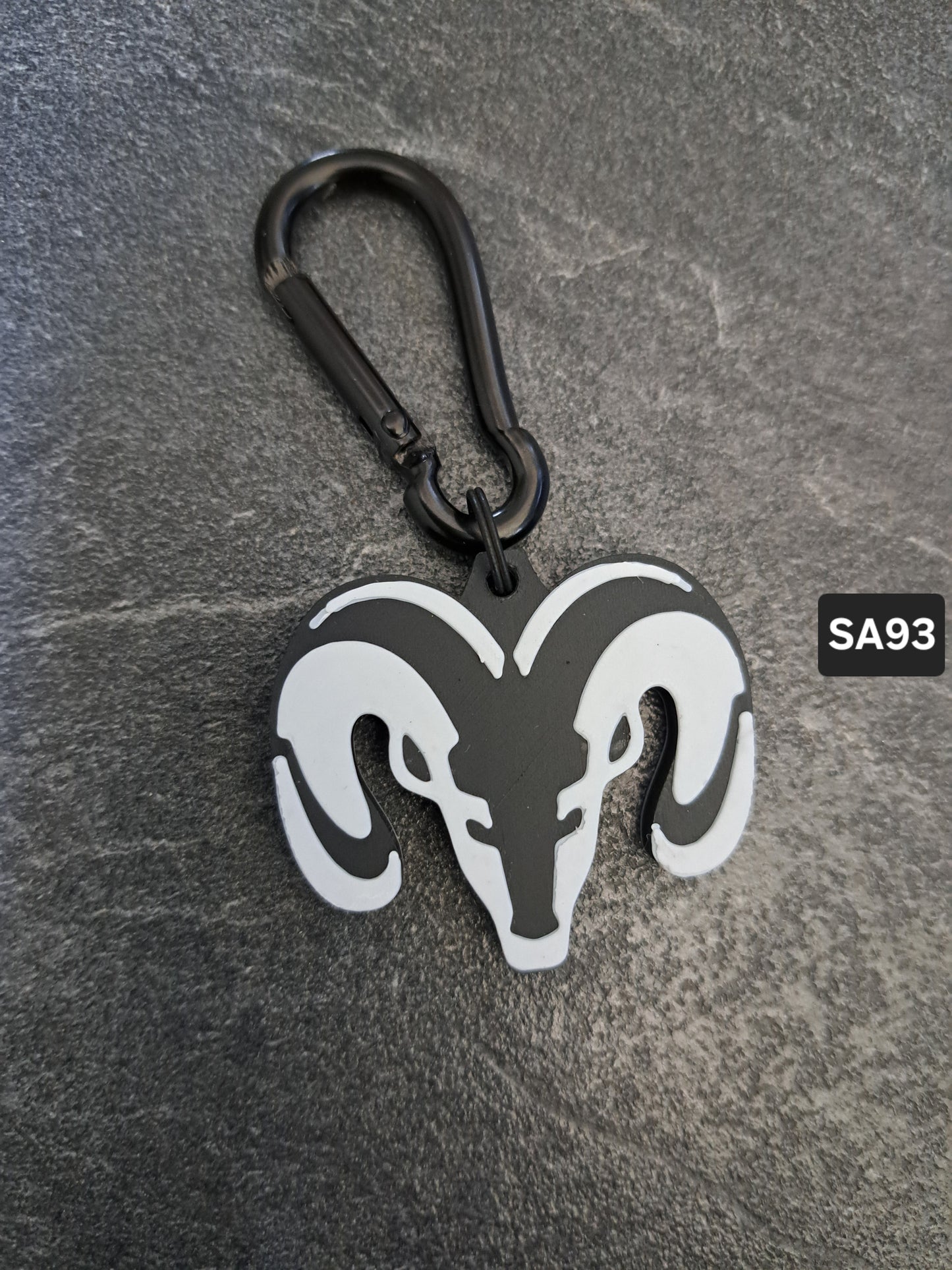 Schlüsselanhänger Widderkopf  schwarz/weiss