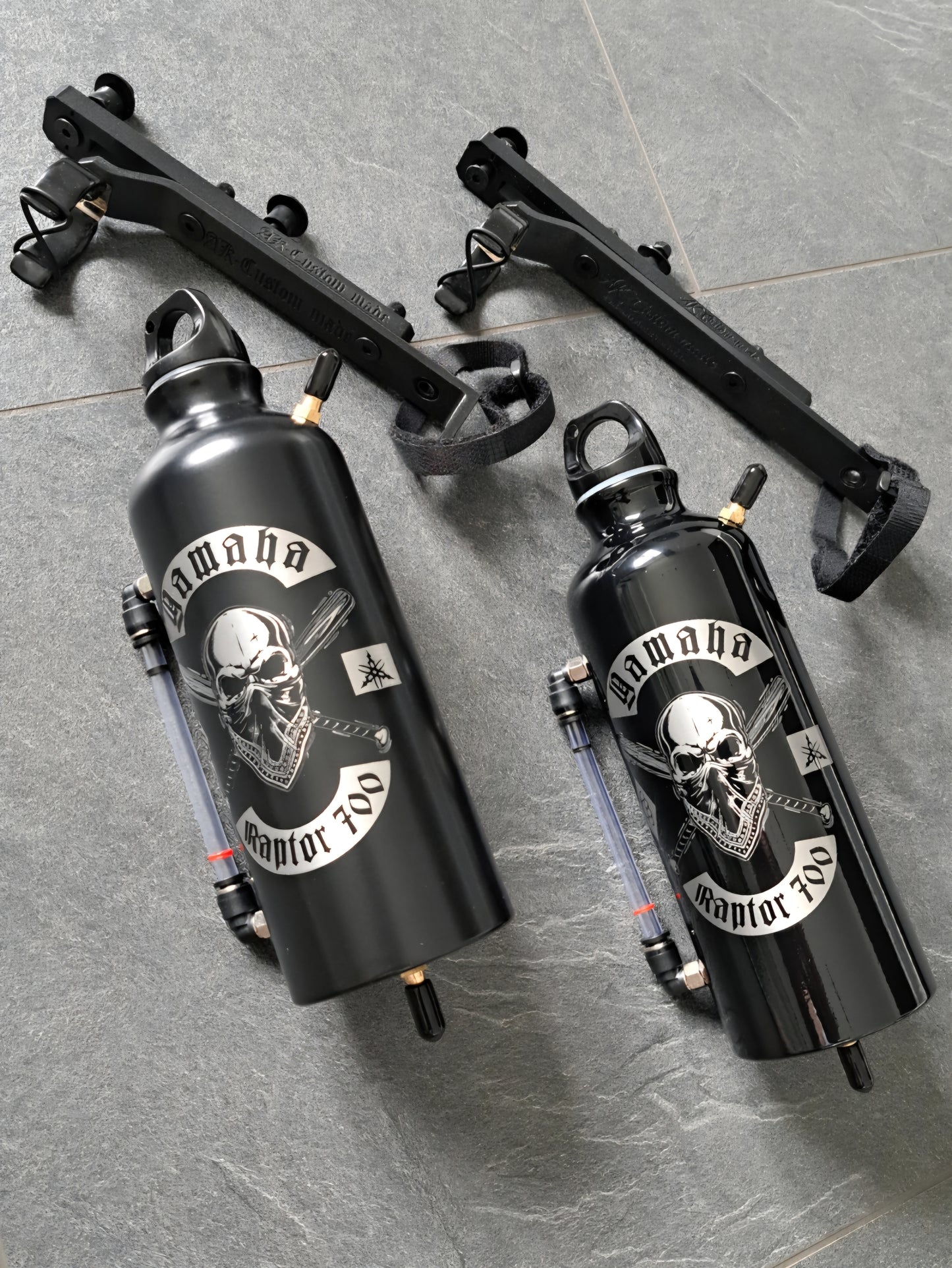 Ausgleichsbehälter Y. Raptor700 Totenkopf inkl. verst. Halter